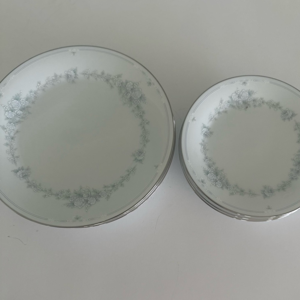 Noritake Southmoor Floral Dinnerware Set